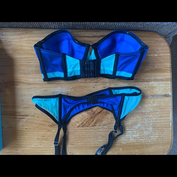 Victoria’s Secret set - Picture 2 of 3